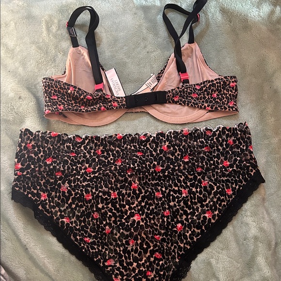 Victoria's Secret Leopard and Pink Bra Set - Picture 2 of 3